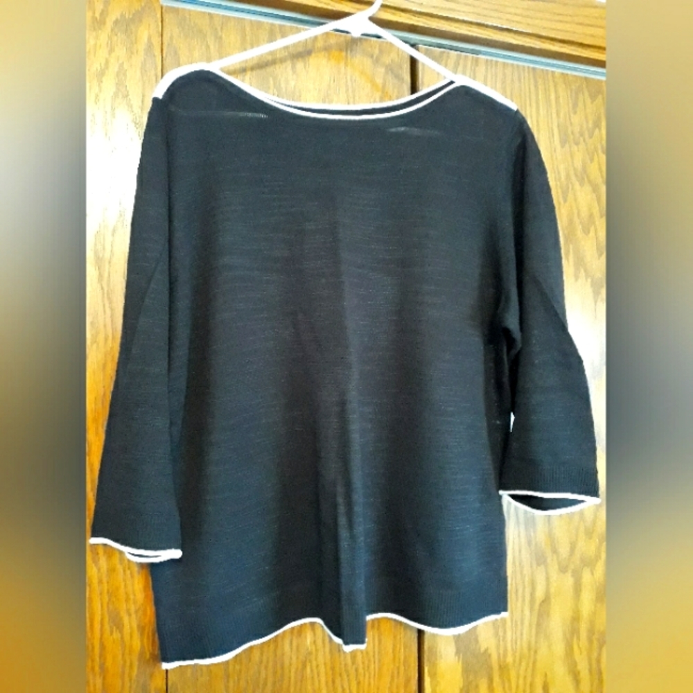 Chistopher and Banks XL womens light weight sweater.